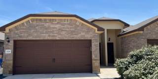 Luxury 3/2 Duplex in Seguin, Texas Gallery 1