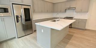 Upscale 2-BR Dual-Suite Condo in Downtown San Jose Gallery 5