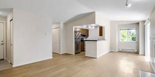2 Bed 2 Bath Condo @ Desirable Community w/ Pool, Hot Tub & Exercise Room! Gallery 3