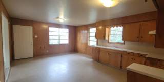 Huge 3 bedroom/1 bath upstairs apartment with Water, Gas Range and Refrigerator! Gallery 6
