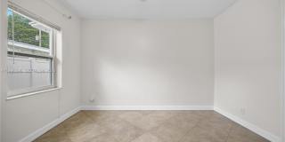 1041 NE 9th Ave Gallery 3