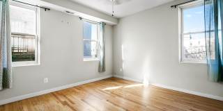 18 E MADISON Street Gallery 26