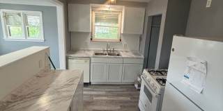 Charming 3 bedroom brick bungalow Gallery 7