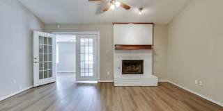 2 Bed Jack & Jill Bathroom  2 Car Garage With Office In The Heart of Yukon! Gallery 10