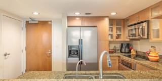 13700 Marina Pointe Dr Gallery 7