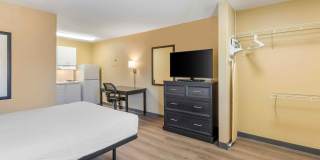 St. Louis - Westport - East Lackland Rd. Gallery 16