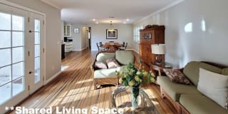 5699 Encino Avenue Gallery 1