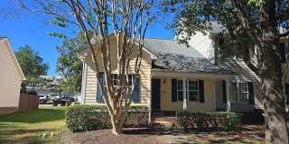 Super Cute Renovated End-Unit Loft Townhome in Arbor Creek! Gallery 1