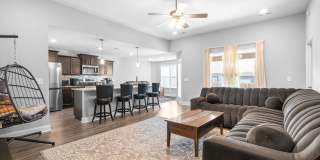 3 Bedroom 3 Bath Home with Bonus Room For Rent! Gallery 7