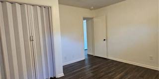 2bd/1bth Duplex in Kent with detached garage Gallery 14