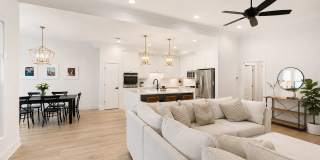Custom Home Off Tiger Bend|Great Location Gallery 9