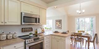 Welcome home to your private woodland retreat tucked away in the heart of Gladstone! Gallery 8