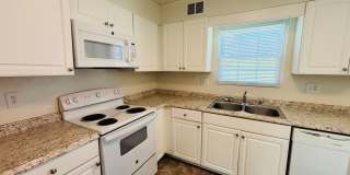 2 Bedroom, 1.5 Bath Townhouse Gallery 7