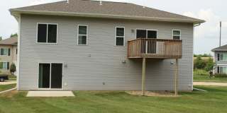 4 bed/3 bath Split-foyer. Great Location! Gallery 3