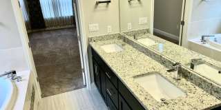 Gorgeous 5 bedroom home. Spacious and Elegant! Gallery 21