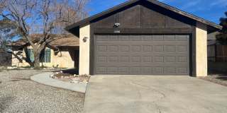 3 Bed 2 Bath House located in the Heart of Tehachapi! Available 3/1/2026! Gallery 1