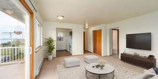 2 Bed, 1 Bath- Bay view apartment near Fairhaven and Boulevard Park Gallery 5