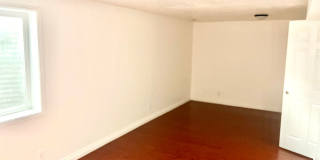 3 Bed / 2 Bath Half Duplex Near Valley Fair Mall — Fenced Yard & Carport Gallery 8