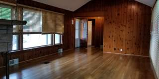 Charming 3 Bed 2 Bath Home! *2027* Gallery 4