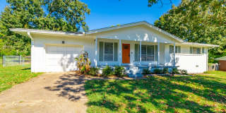 3 Bedroom Home in East Brainerd | Large Yard & Attached Garage 3 Bedroom Home in East Brainerd | Large Yard & Attached Garage Gallery 1