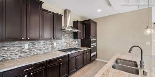 1 MO. FREE RENT! Gorgeous Corner-Lot Townhouse with Mountain Views Gallery 8