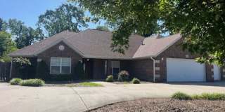 Bentonville 4 bedroom 3 car garage home near trails & Bentonville Square! Gallery 1