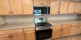 LEASING SPECIAL! Bright Open-Concept Condo with 1-Car Garage in Prime Commuter Location Gallery 3