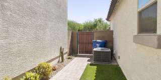 2930 N RAVEN -- Gallery 33