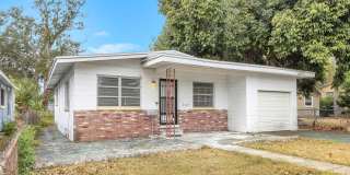 Cute & clean 3/2 with fenced yard Gallery 1