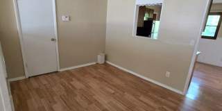 Great location 3 bed 1 bath with appliances! Gallery 10