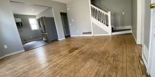Beautiful 4 Bedroom 1.5 Bathroom Townhome in Minneapolis! Gallery 1