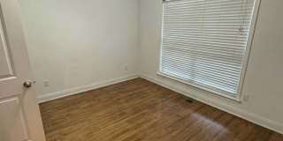 4 Bedroom Downtown Beauty! Gallery 12