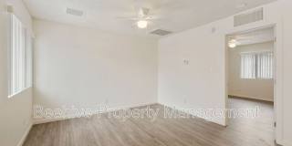 1324 E Taylor St Gallery 13