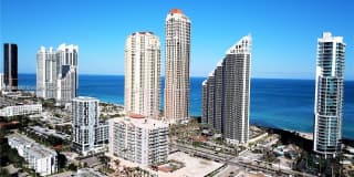 17555 Collins Ave Gallery 2