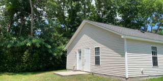 3 BD, 2 BA House: Freshly Painted + New Flooring + Available Now! Gallery 4