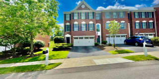Modern Elegance: Newly Remodeled Home with 2-Car Garage in Wexford, PA Gallery 1