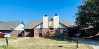 Spacious duplex in Norman available August 5 Gallery 1
