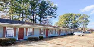 Pine Hill Apartments - Tupelo Gallery 1