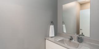 Fully Furnished Townhome Blocks Away From Downtown Gallery 16