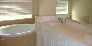 2 Bedroom/Office Courtyard Home in Bell Tower Park! Gallery 7