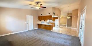 Gorgeous 3 Bed 2 Bath House in a Great Neighborhood Gallery 11