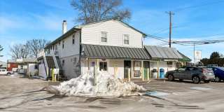 Available Immediately – 1B/1B Recently Renovated Unit Gallery 1