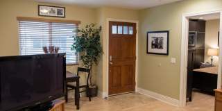 Jade Coast Gem 1bd 1ba Upper Condo Unit Gallery 1