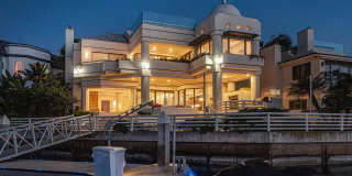 Exquisite Waterfront Gem. Gallery 3