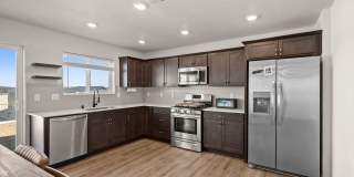 Beautiful 2022 Built Home With Views! Gallery 8