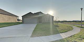 Spacious 3 Bedroom 2 Bath Home in Mustang Schools Gallery 3