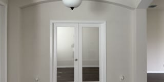 Gorgeous 3-4 bedroom Home off Becker Gallery 19