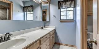 Massive 4BD/3BTH and 2 Car garage Home! Minutes from I-35 Gallery 24