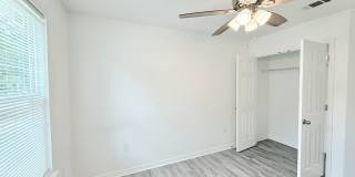 Spacious 4-Bedroom Townhome Gallery 13