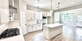Spacious 3 Bedroom Home with Office on a Large Lot in Northwoods Gallery 1